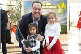 buyuksehirden-ornek-cevre-projesi-atik-pil-getirene-zeytin-fidani.jpg