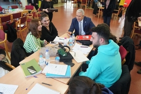 egeli-genclerin-vazgecilmez-mekani-ege-universitesi-merkez-kutuphanesi.jpg