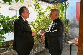 fatih-mahallesi-donusuyor-baskan-besim-dutlulu-vatandaslarla-bulustu.jpg