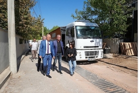 gaziemirde-asfalt-seferberligi-iki-ayda-4-bin-472-metrekare-alan-asfaltlandi.jpg