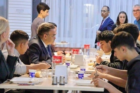 il-milli-egitim-muduru-dr-omer-yahsi-pansiyonda-ogrencilerin-sofrasina-konuk-oldu.jpg