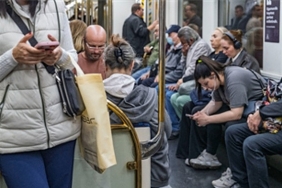 izmir-metrosunda-kesintisiz-iletisim-donemi-basladi.jpg