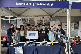 izmirli-ogrenciler-tubitak-5-kutup-senliginde-bilimle-bulustu.jpg