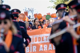 kadina-siddete-karsi-turuncu-yuruyus.jpg