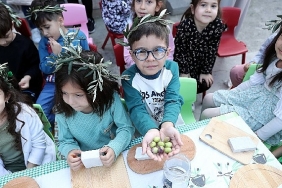 minik-eller-zeytinle-bulustu.jpg