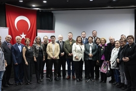 mustafa-necati-ogretmenler-gununde-konakta-anildi.jpg