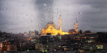 akom-istanbul-yilbasina-soguk-ve-yagisli-havayla-giriyor.jpg