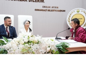 baskan-erkan-aydin-yilin-son-nikahini-kiydi.jpg