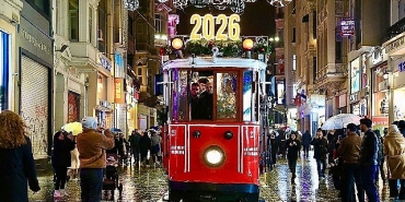 iettden-istiklal-caddesinde-yeni-yil-surprizi.jpg
