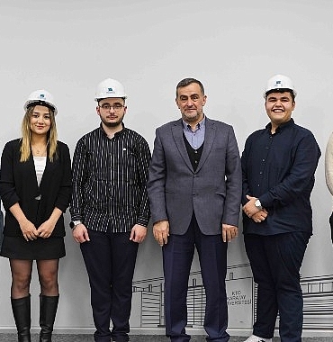 meslege-ilk-adim-kto-karatay-universitesi-ogrencileri-baretlerini-takti.jpg