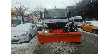bagcilar-belediyesi-karla-mucadele-timi-sahada.jpg