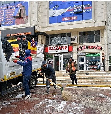 beylikduzu-belediyesi-kar-yagisina-karsi-sahada.jpg