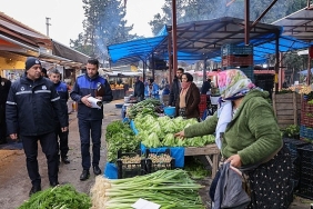 buca-belediyesinden-pazar-yerlerinde-kayit-disi-operasyonu.jpg