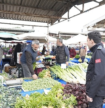burhaniye-belediyesi-zabita-ekipleri-pazar-denetimlerini-surduruyor.jpg