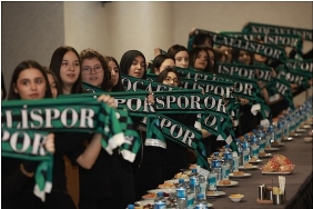 buyukakin-ve-ogrencilerin-kocaelispor-dolu-aksami.jpg