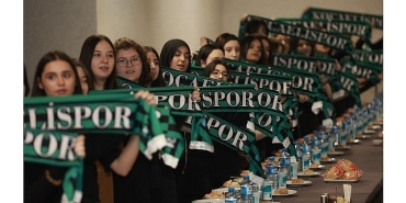 buyukakin-ve-ogrencilerin-kocaelispor-dolu-aksami.jpg
