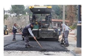 buyuksehir-belediyesinden-finikeye-asfalt-destegi.jpg