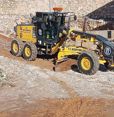 didim-belediyesi-kent-genelindeki-yogun-calismalarini-akbukde-de-surduruyor.jpg