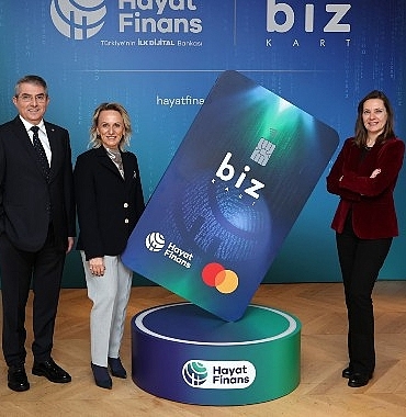 hayat-finans-biz-kart-ile-aile-bankaciliginda-yeni-bir-donemi-baslatiyor.jpg