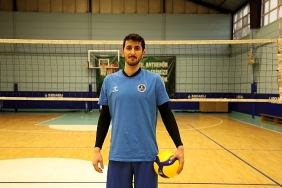 kagitspor-voleybolda-efeler-ligi-diyor.jpg