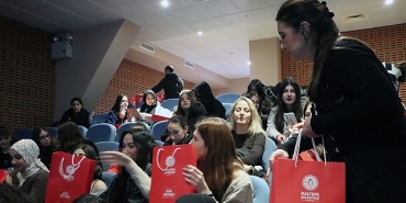 maltepeli-genc-kizlara-bagimlilik-semineri-ve-hijyen-egitimi.jpg