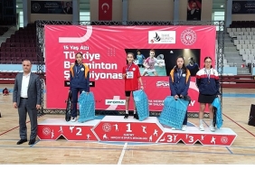 osmangazili-badmintoncular-turkiye-sampiyonasinda-parladi.jpg