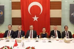 baskan-vekili-ozdemir-is-dunyasi-ile-iftarda-bir-araya-geldi.jpg