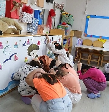 didim-belediyesi-minik-ogrencilere-deprem-farkindaligi-kazandiriyor.jpg