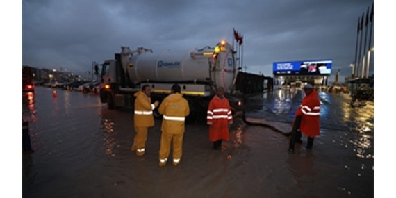 izmirde-yagis-ve-deniz-seviyesi-hareketliligine-anlik-mudahale.jpg