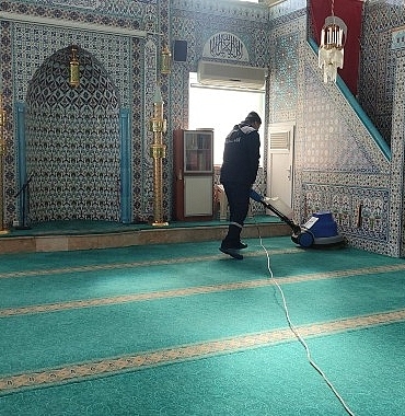 kandira-belediyesi-ramazanla-birlikte-camilerde-temizlik-seferberligi-baslatti.jpg