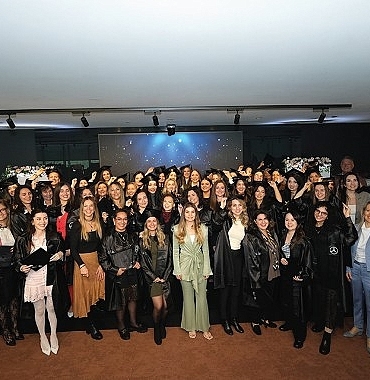 mercedes-benz-shes-mentoring-programi-3-yilinda-gelecegin-kadin-liderlerini-desteklemeye-devam-ediyor.jpg