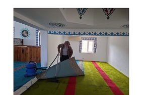 ramazan-oncesi-camilerde-temizlik-yapildi.jpg