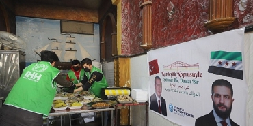 suriye-rakkada-buyuksehirle-iftar-bereketi.jpg