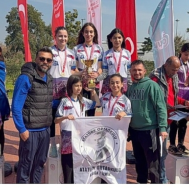 ataturk-ortaokulu-ogrencileri-oryantiringde-izmire-damga-vurdu.jpg