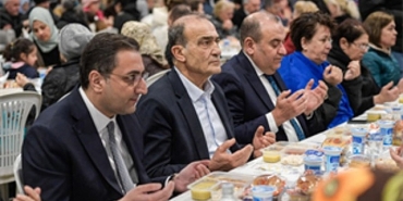 balcovalilar-iftar-sofrasinda-bulustu.jpg