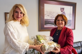 baskan-hatice-gencay-deniz-ulasiminda-yeni-donem-icin-izdeniz-ile-bir-araya-geldi.jpg
