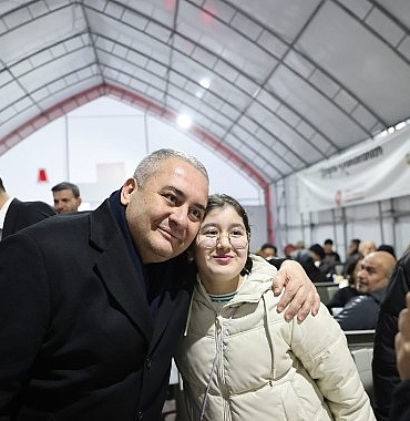 baskan-mesut-ozarslan-iftar-cadirinda-vatandaslarla-oruc-acti.jpg
