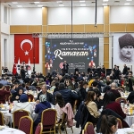 baskan-ozarslan-iftar-sofrasinda-berberlerle-bulustu.jpg