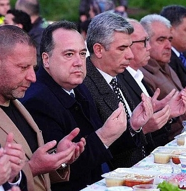 buyuksehirden-soma-termik-santrali-iscilerine-anlamli-iftar.jpg