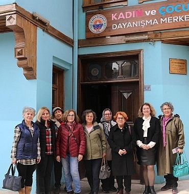 dayanisma-merkezinde-kadin-haklari-konusuldu.jpg