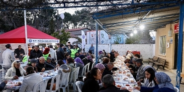 didim-belediyesi-batikoy-mahallesinde-iftar-sofrasi-kurdu.jpg