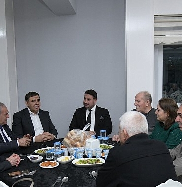 iftar-sofrasinda-birlik-ve-beraberlik.jpg