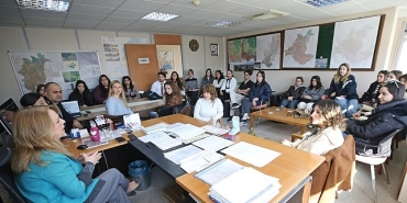 iyteli-mimar-adaylari-karsiyakanin-gelecegi-icin-fikir-yurutecek.jpg