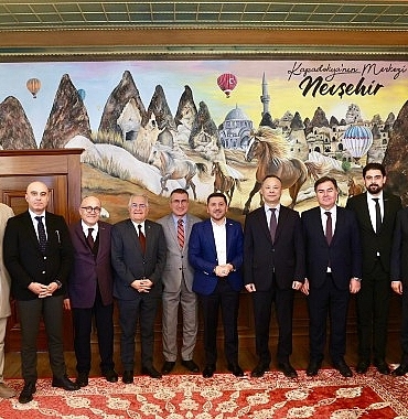 kirgizistan-ankara-buyukelcisi-kazakbayev-belediye-baskani-ariyi-ziyaret-etti.jpg