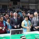 baskan-buyukakin-robot-yarismasina-katildi-kocaelisporlu-futbolcularla-mac-yapti.jpg
