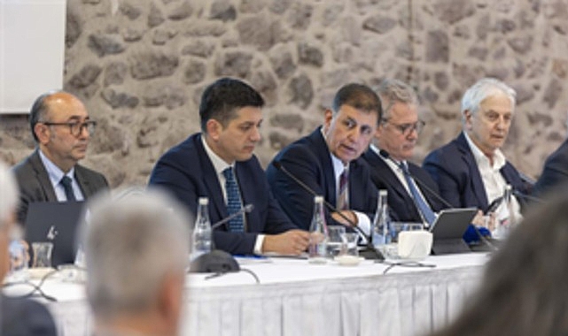 Başkan Tugay: Enerji güvenliği için şehirler kendi sistemlerini kurmalı