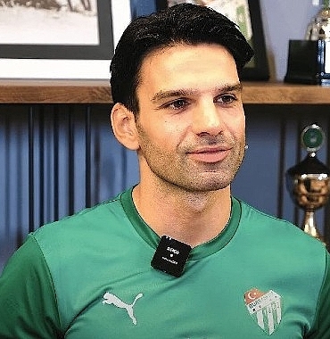 bursaspor-kaptani-muhammed-demir-bu-hikaye-yarim-kalmayacak.jpg