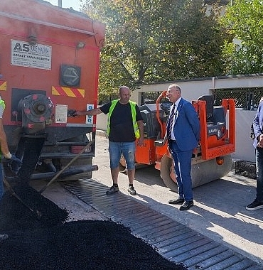 gaziemirde-32-bin-191-metrekarelik-alandaki-yol-ve-kaldirimlar-yenilendi.jpg