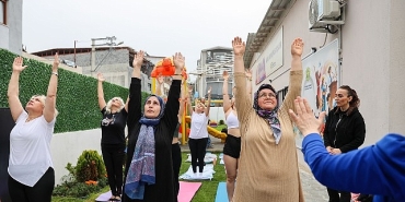 gulsah-durbay-kadin-danisma-merkezinde-yoga-heyecani.jpg