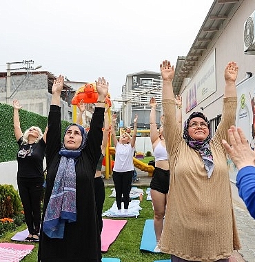 gulsah-durbay-kadin-danisma-merkezinde-yoga-heyecani.jpg